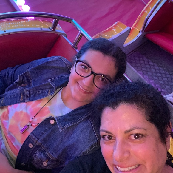 LIVE now 🙋🏻‍♀️💜 - Picture 2 of 11